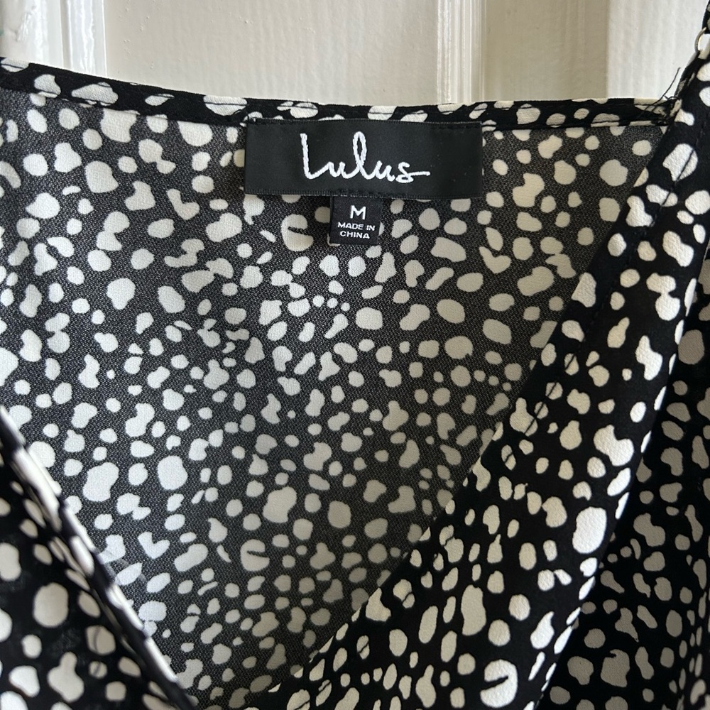Lulu’s Doting Love Black and White Print Wrap Top, Size M - Picture 6 of 6